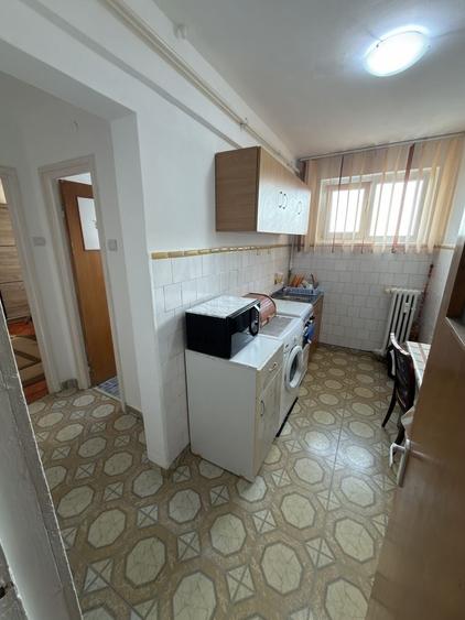 Apartament cu 2 camere semidecomandat în Războieni