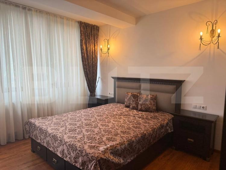 Apartament cu 3 camere semidecomandat, mobilat în Central