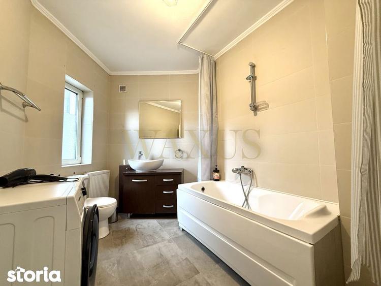 Casă cu 3 camere semidecomandat cu Canalizare în Plopilor