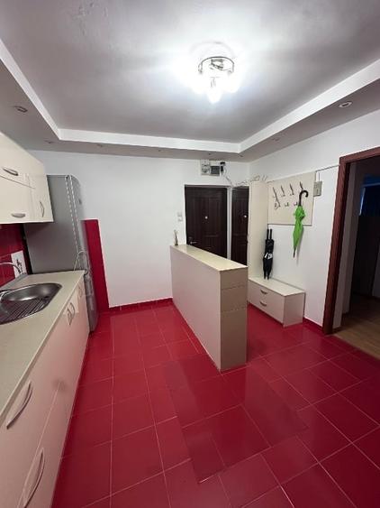 Apartament cu 3 camere decomandat, mobilat în Giurgiului