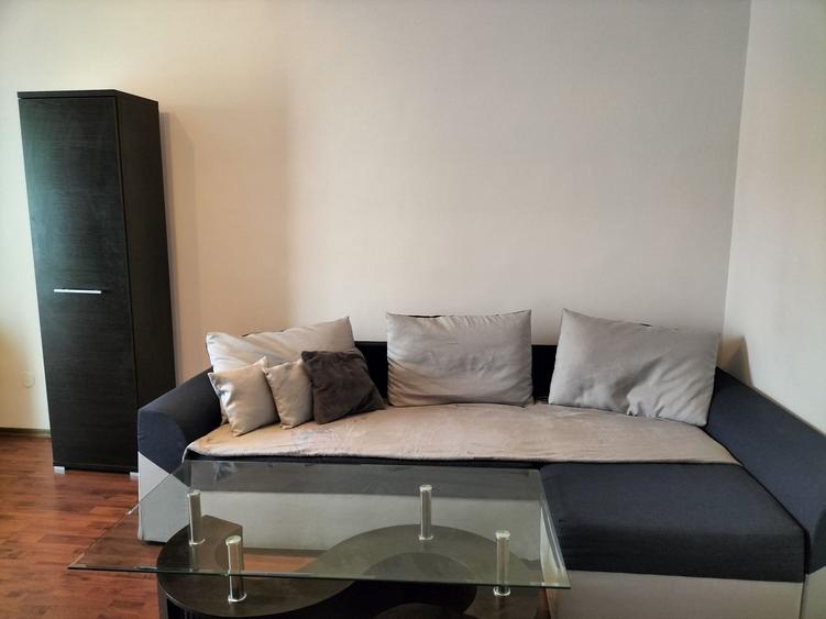 Apartament cu 3 camere decomandat în Drumul Carului