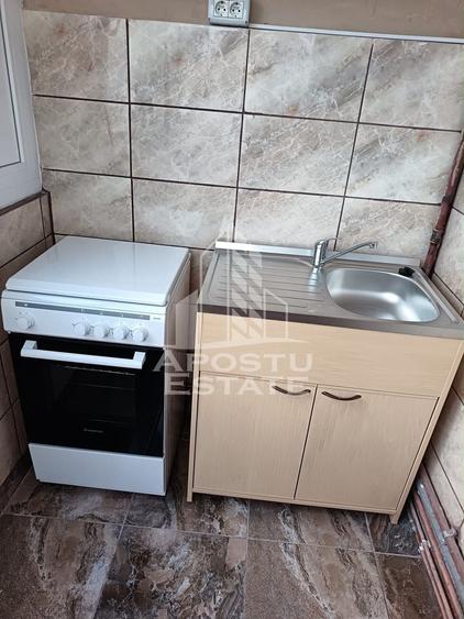 Apartament cu 4 camere semidecomandat în Circumvalațiunii