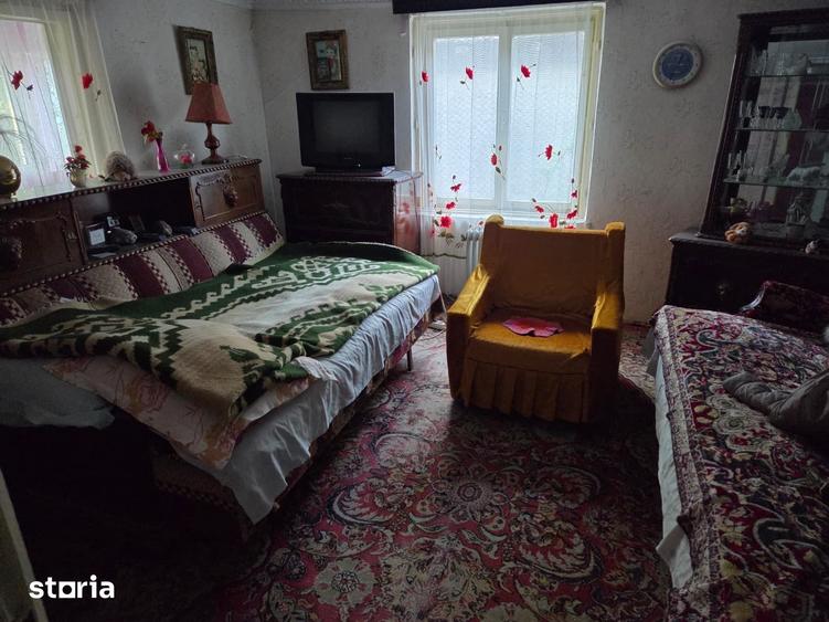 Casă cu 4 camere cu Teren 1100 Mp în Moșteni