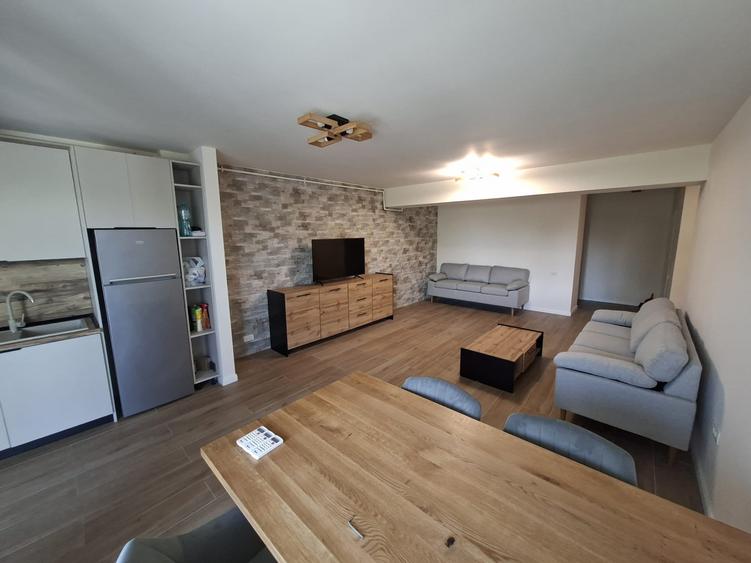 Apartament cu 3 camere decomandat în Sat Vacanță