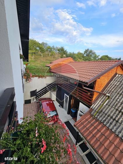 Casă cu 9 camere decomandat cu Teren 750 Mp în Rona de Jos