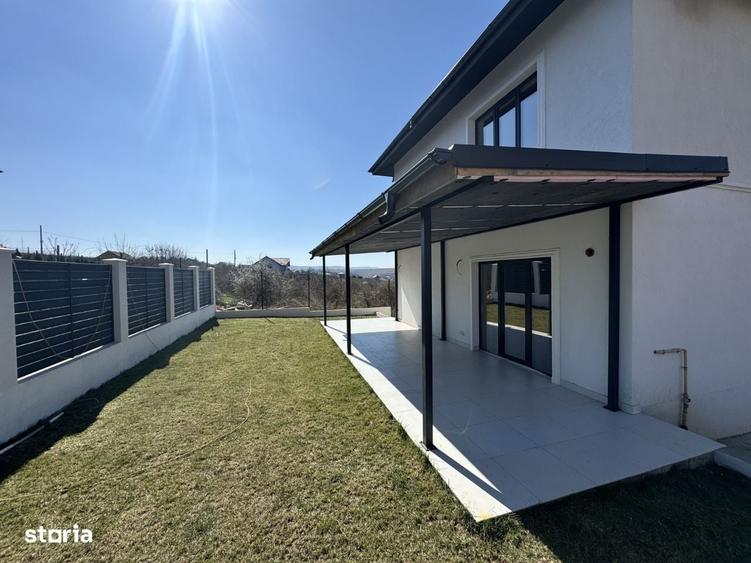 Casă cu 4 camere în Tomești