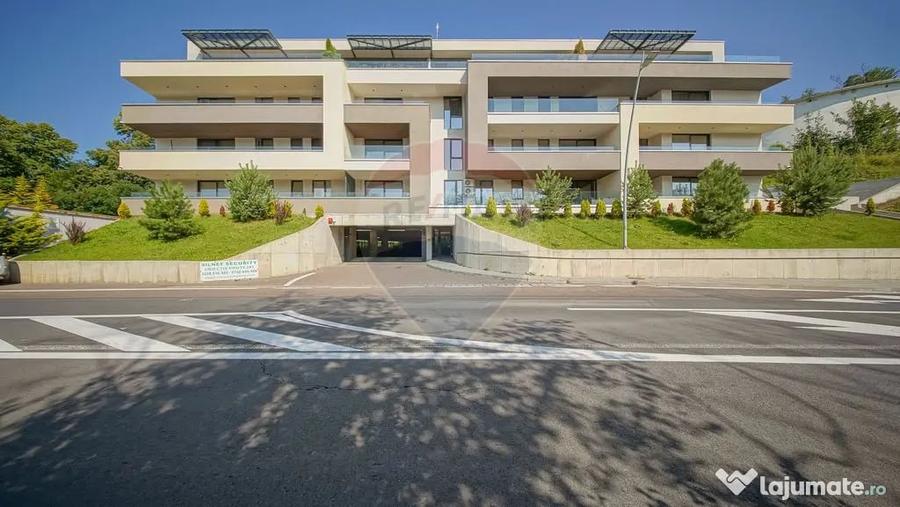 Apartament cu 3 camere decomandat în Drumul Poienii