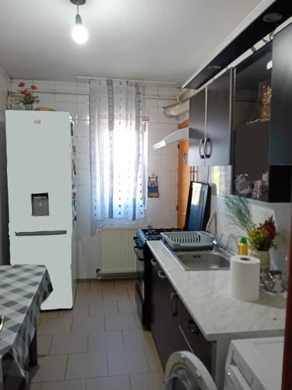 Apartament cu 4 camere decomandat în Micro 4
