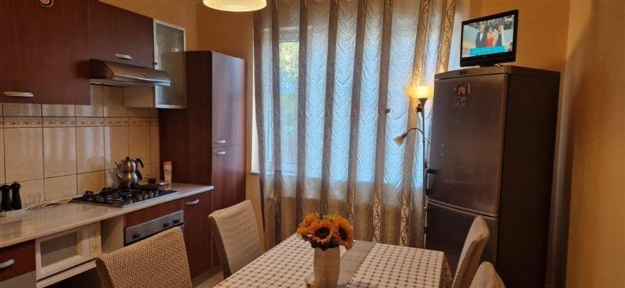 Casă individuală cu 6 camere cu Teren 435 Mp în Semicentral