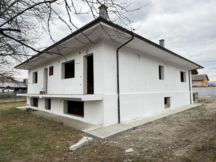 Casă cu 4 camere în Central