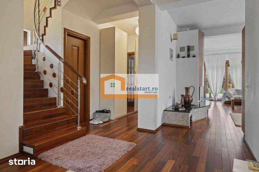 Casă cu 6 camere cu Teren 780 Mp în Corbeanca