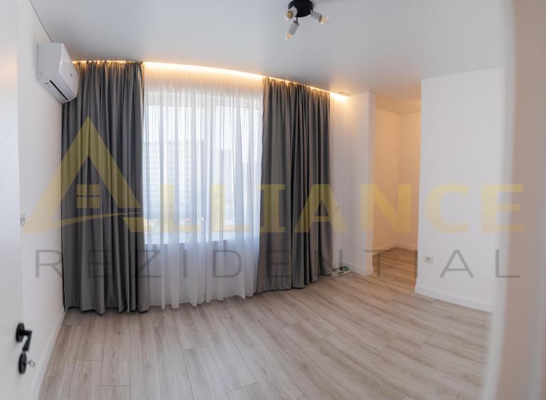 Penthouse cu 3 camere decomandat în Apărătorii Patriei