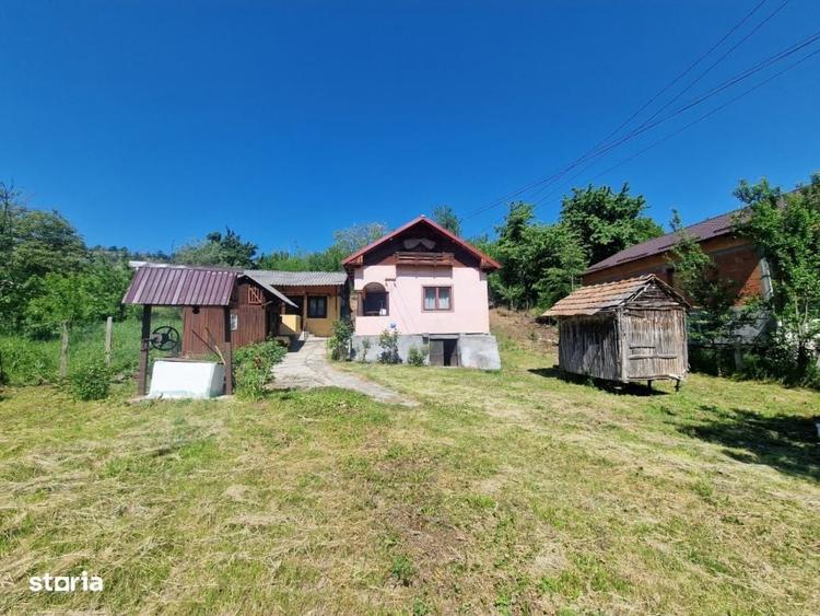 Casă cu 2 camere cu Teren 1150 Mp în Boțești