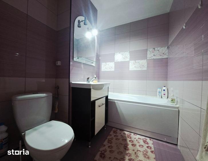 Apartament cu 3 camere decomandat în Tractorul