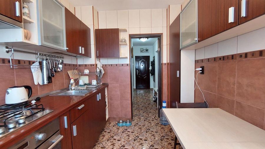 Apartament cu 2 camere decomandat, mobilat în Titan