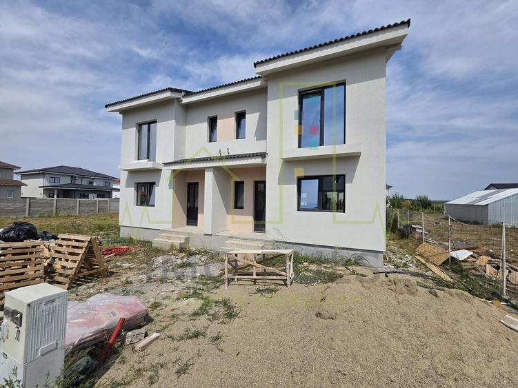 Duplex cu 4 camere cu Canalizare în Moșnița Veche