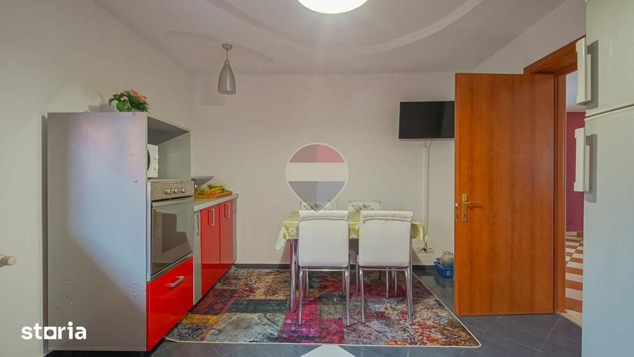 Casă cu 7 camere cu Teren 300 Mp în Central