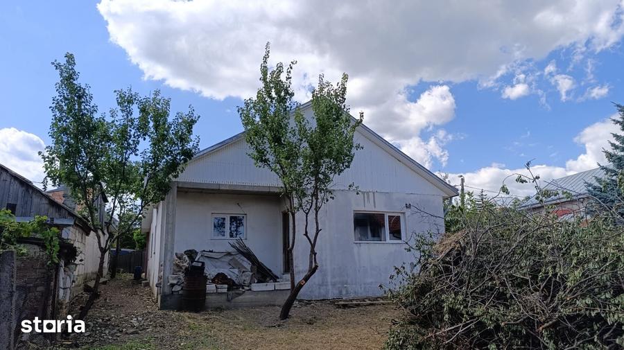 Casă cu 4 camere cu Teren 983 Mp în Central
