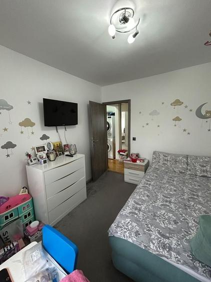 Apartament cu 3 camere decomandat, mobilat în Lipovei