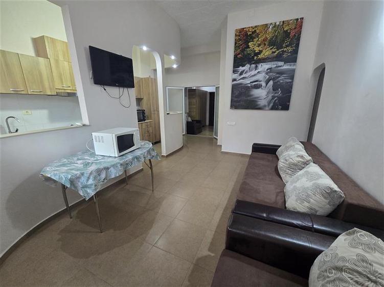 Apartament cu 3 camere decomandat, mobilat în Delfinariu