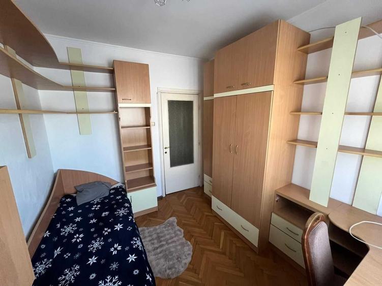 Apartament cu 4 camere decomandat în Central