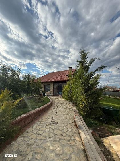 Casă cu 3 camere cu Teren 400 Mp în Vânători