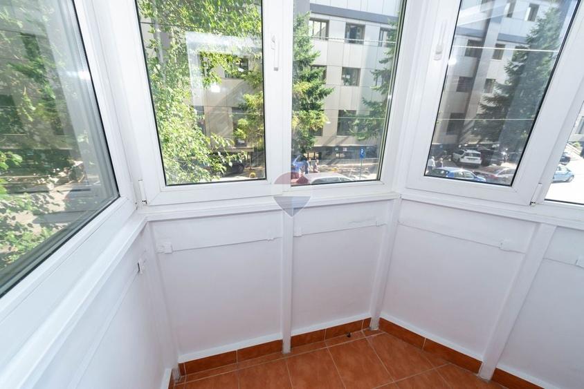 Apartament cu 3 camere decomandat în Victoriei