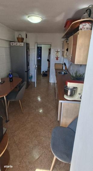 Apartament cu 3 camere decomandat în Trivale