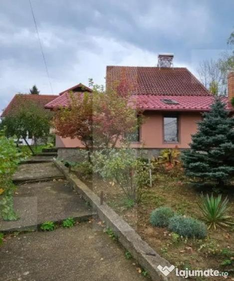 Casă cu 6 camere cu Teren 3000 Mp în Central