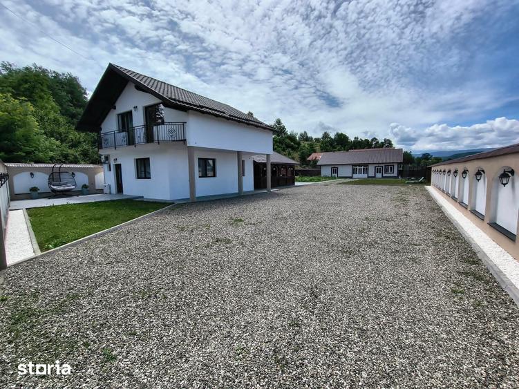 Casă cu 4 camere cu Teren 1200 Mp în Central