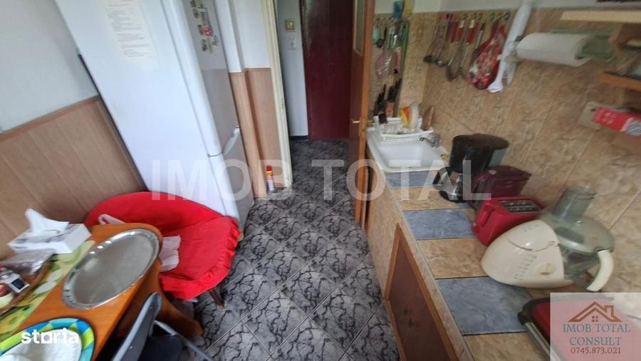 Apartament cu 2 camere semidecomandat în Craiovei