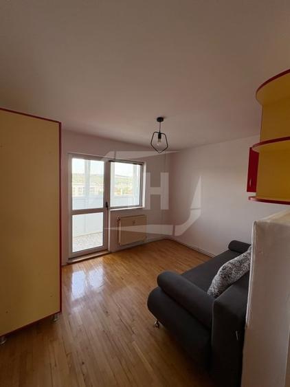 Apartament cu 4 camere semidecomandat, mobilat în Mănăștur