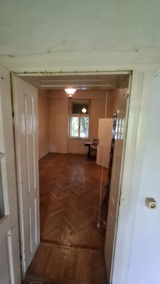 Casă cu 3 camere cu Canalizare în Central