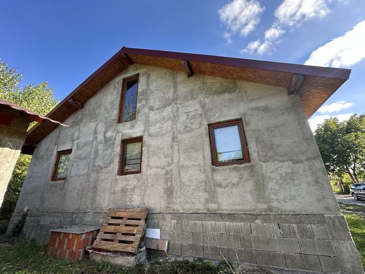 Casă cu 4 camere în Rontău