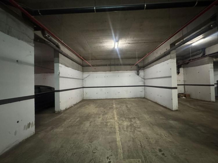 Apartament cu 3 camere semidecomandat, mobilat în Băneasa