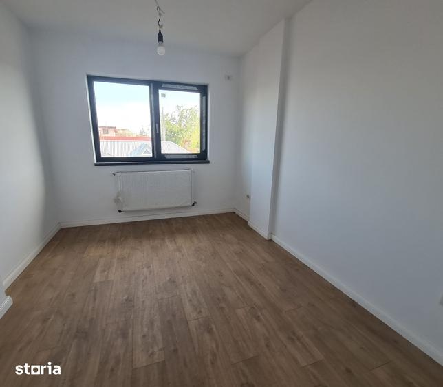 Casă cu 5 camere cu Teren 250 Mp în Central