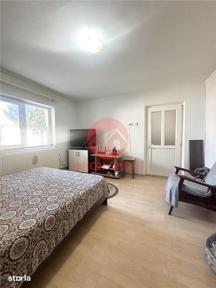 Casă cu 8 camere cu Teren 624 Mp în Valu lui Traian