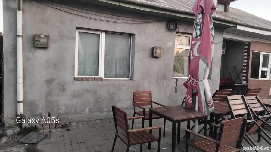 Casa cu 4 camere + magazin - 1