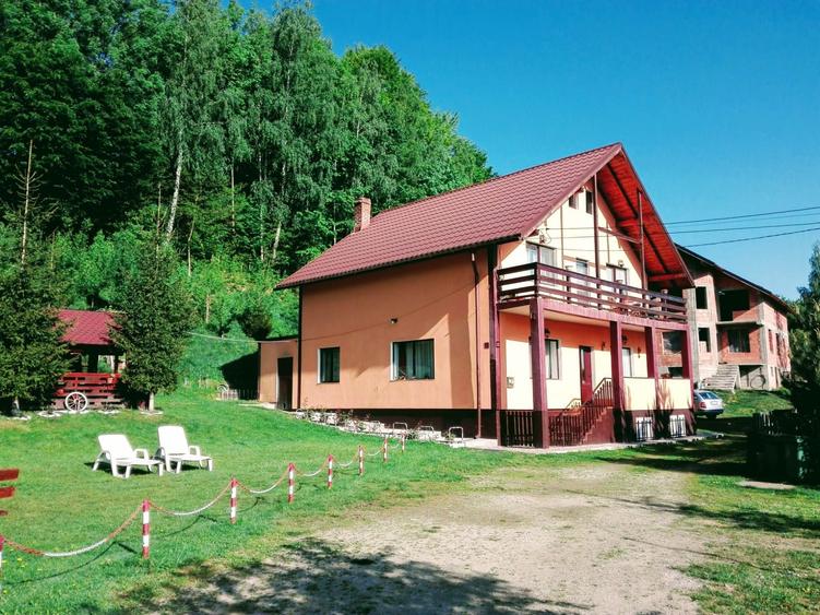 1 Casa de Locuit + 1 Pensiune Functionala + 1 Pensiune la Rosu | Bran | 2700 m - 8