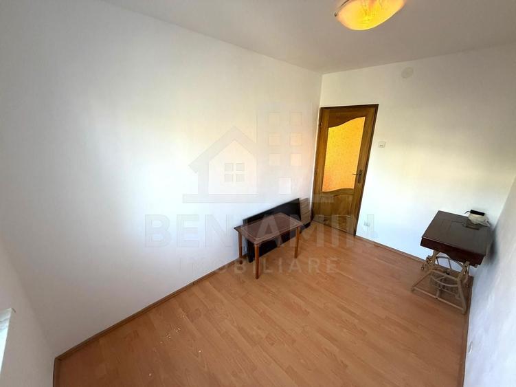 Apartament cu 3 camere decomandat în Valea Rosie