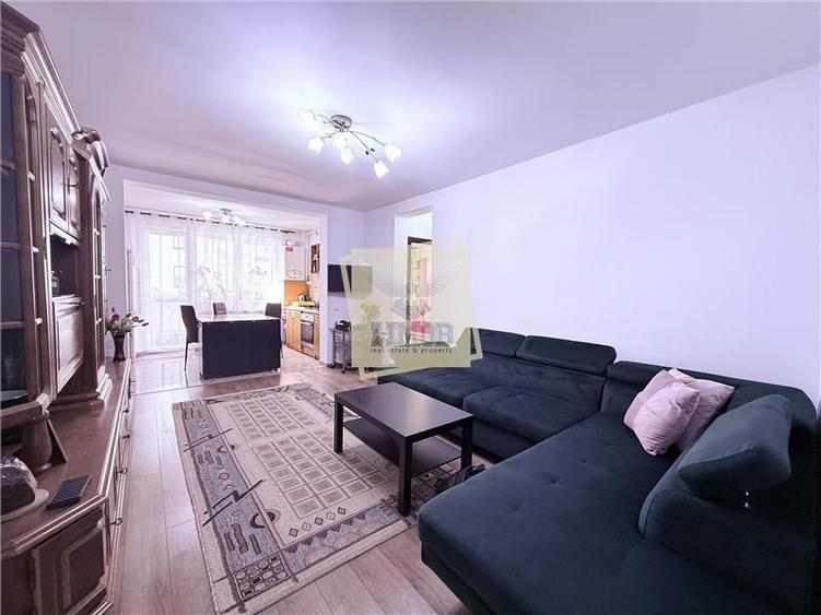 Apartament complet utilat 3 camere balcon parcare zona Mandra - 2