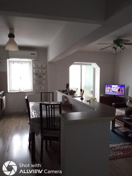 Închiriez apartament 3 camere - 1