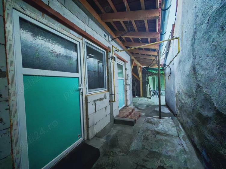 Vand proprietate cu 3 cladiri ?i curte mare - 1