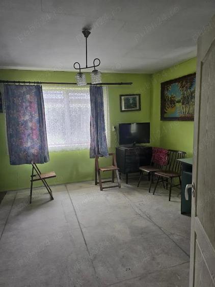 Vand casa loc SUMUGIU, sc 200 mp , parte casa noua la rosu , teren 2670 mp, la sosea, front mare - 20