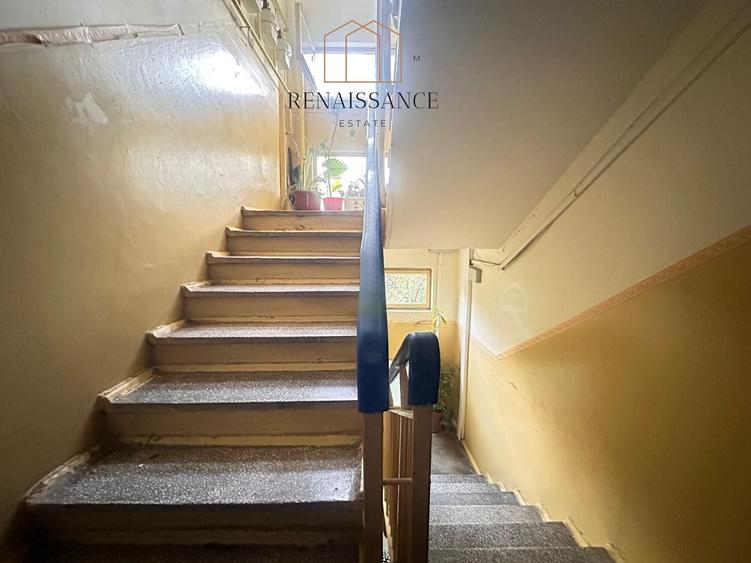 Apartament cu 3 camere semidecomandat, mobilat în Dacia
