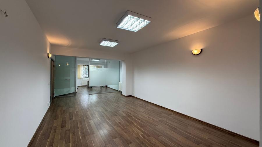 Spații birouri / Clădire de Birouri - 13