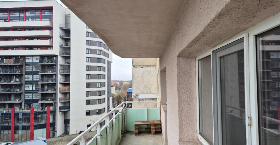 Proprietar , inchiriez apartament , renovat , 4 camere ,zona buna. - 15