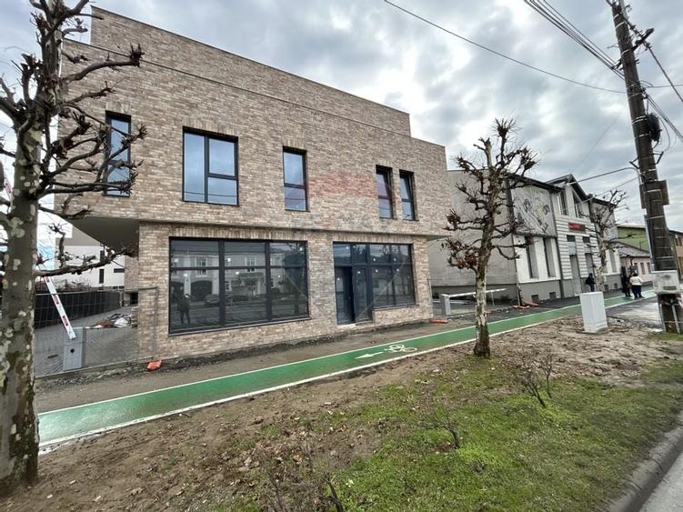 Spațiu comercial STRADAL 110mp 3.2 i de închiriat în zona V. LUCACIU - 4