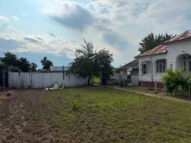 Casă 3 camere + anexe, teren 1700 mp, zona liniștită – Slobozia Ciorăști - 2