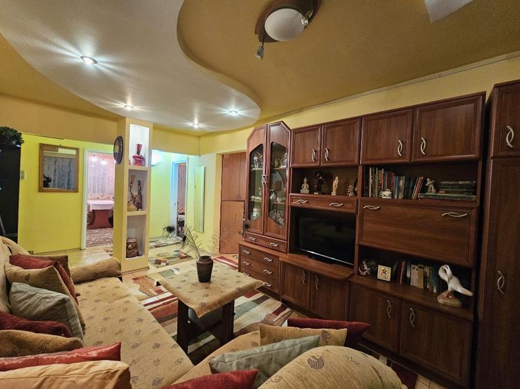 Apartament 4 camere,2 bai,2 balcoane,etaj 2 - 10